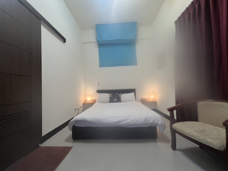 ROOM57111 高雄小港，近機場， 雙人房，電梯別墅套房，6坪(約18m2)