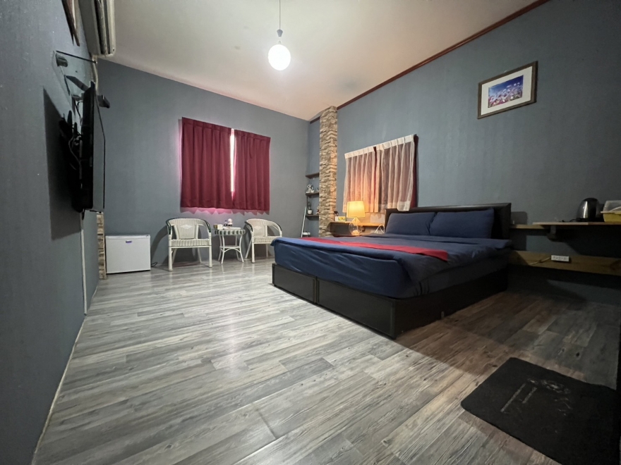 Room 1231 台南市區，近開元路美食，2人套房，10坪(約30m2)